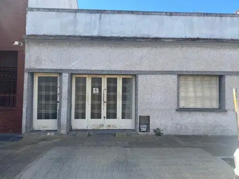 Casa en venta a refaccionar de 5 amb en Paternal con garage, CABA