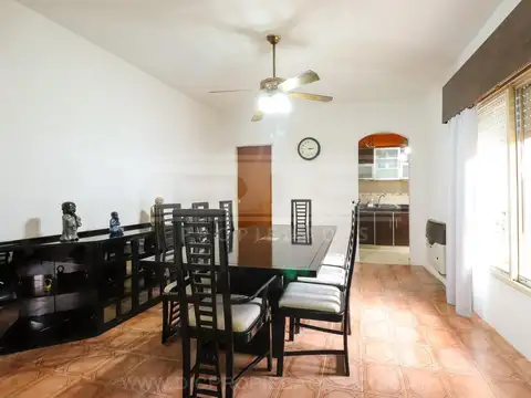 Casa 4 ambientes con 2 baños