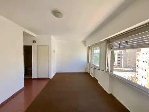 Monoambiente amplio con cocina y baño completo