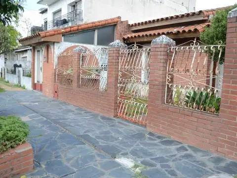 VENTA CASA 375M2 4AMB. PARQUE, PATIO, CONSULTORIO