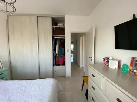 Semipiso al frente , 3 ambientes en Berazategui centro.Apto credito Hipotecario