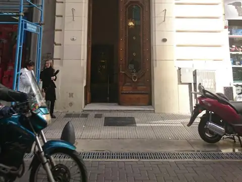San Martín 100, Piso 1