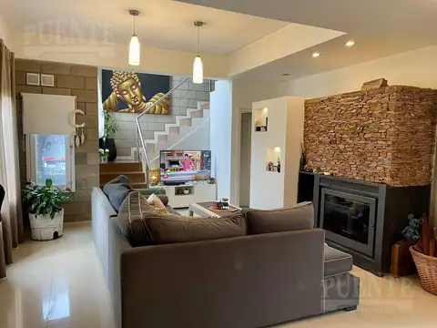 Casa 5 ambientes con 4 baños