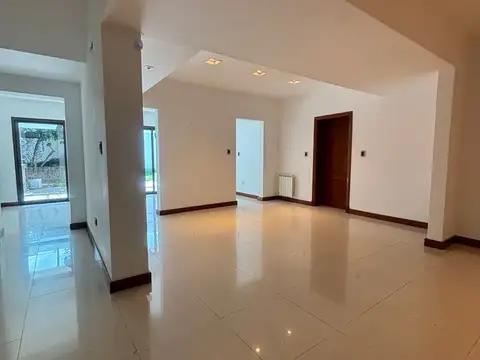CASA EN ALQUILER COMERCIAL PASAJE MOLLINEDO