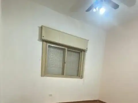 Casa 6 ambientes con 2 baños