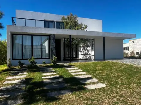 Casa en Venta en Costa Esmeralda, USD 395.000