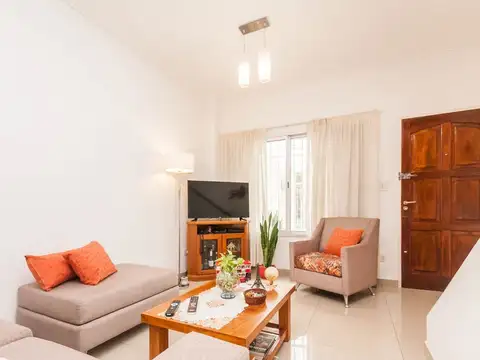 DUPLEX AL FRENTE C/ COCH. 3 AMB.AMTS. 25 DE MAYO