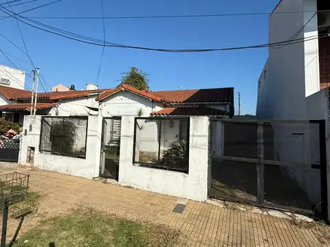 Venta Casa  4 ambientes 3 dormitorios garage