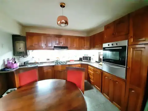 EXCELENTE CASA CHALET 4 AMB TERRAZA Y LAVADERO