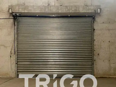 Local 1200 m2 con depósito Autopista acceso oeste