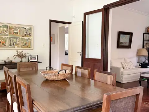 Venta Casa 9 ambientes en San Isidro con gran Jardín, Pileta, Parrilla y galería. Apto Crédito!