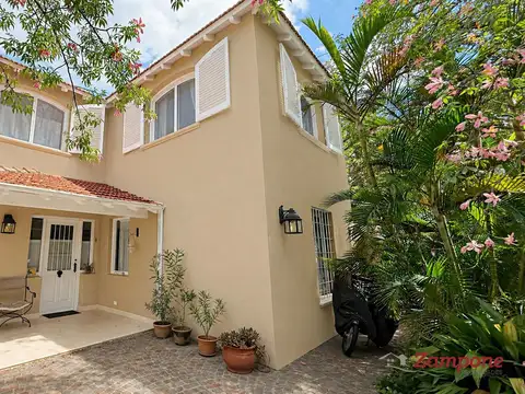 Casa 9 ambientes con 3 baños