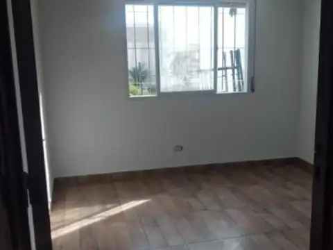 Casa en Alquiler en Villa Elvira, $ 850.000