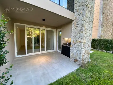 Departamento en planta baja con jardín