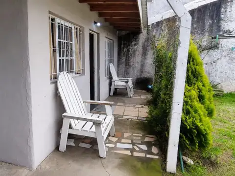 Casa en Alquiler con 1 cochera