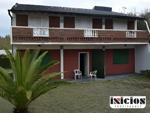 Hogar con balcones al mar y vegetación - C348