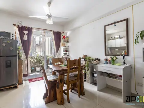 Venta Monoambiente dividido en Living comedor y Habitación con Balcón y Patio