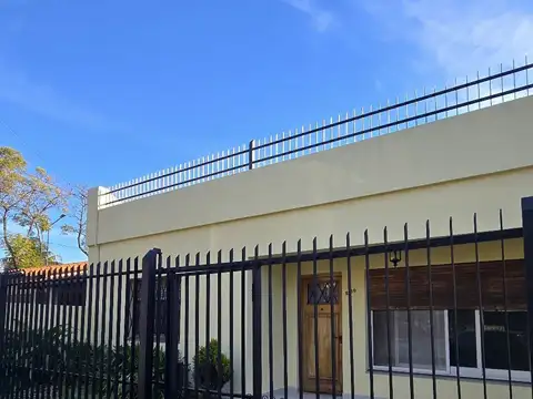 Chalet 3 amb c/ jardin en Olivos!