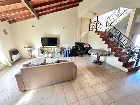 VENTA CASA 4 DORMITORIOS EN VILLA DE MAYO lote de 400M2- APTA CRÉDITO