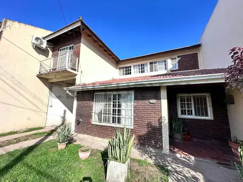 VENTA CASA 2 PISO 4 DORMITORIOS EN VILLA DE MAYO - APTA CRÉDITO