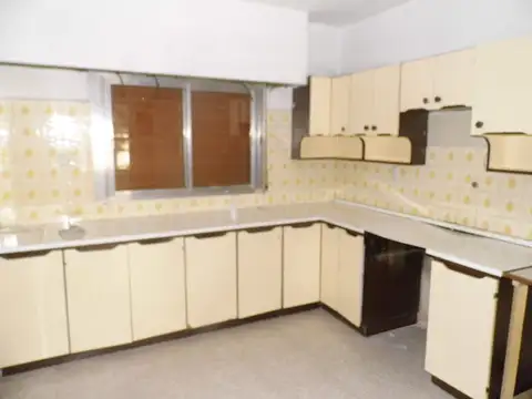 Casa en Alquiler con 1 cochera