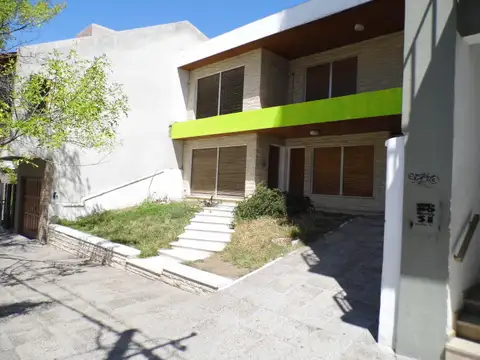 CASA CENTRICA  IDEAL PARA INSTITUCIONES EDUCATICAS,  CENTROS DE SALUD, CENTRO DE FORMACION,  ET...