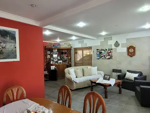 Casa 5 ambientes con 3 baños