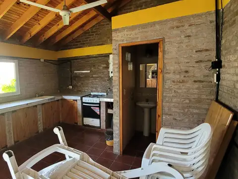 CASA 5 AMBIENTES CON PARQUE QUINCHO COCHERA