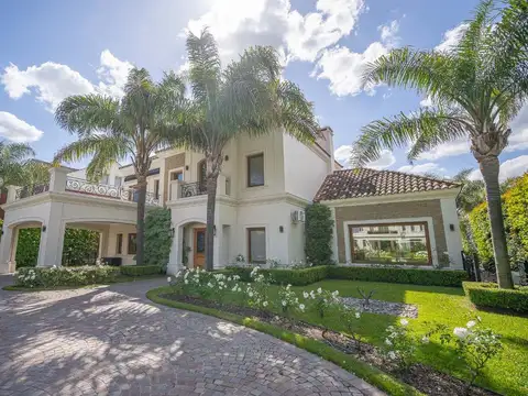 Casa en venta La Lomada pileta interna climatizada