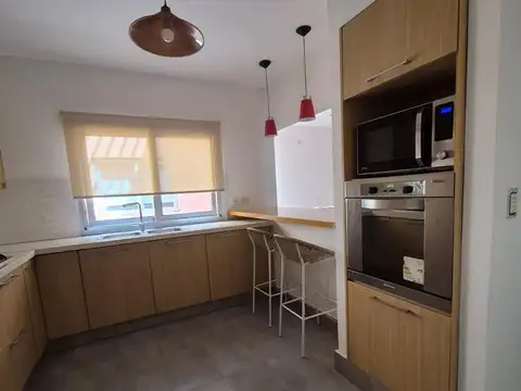 Casa en Alquiler Pasaje Canada al 4900 Monte Castro Alquiler $ 2.000.000 Sin Expensas.