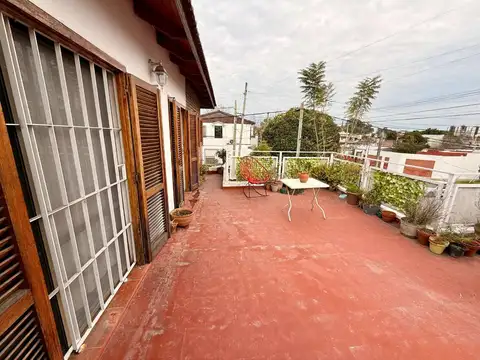 Casa 5 ambientes con 2 baños
