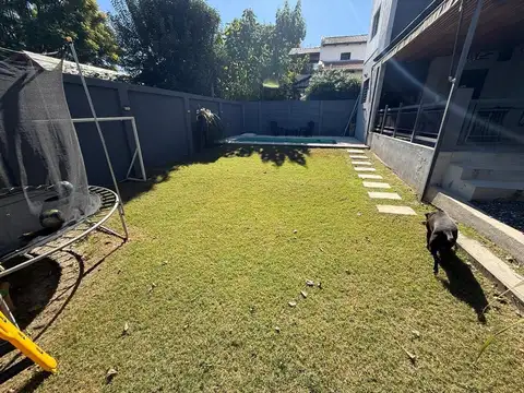 Casa 7 ambientes con 2 baños