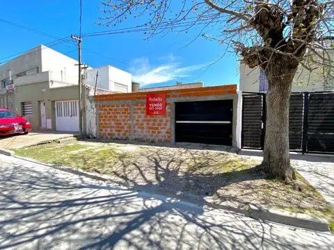 C.62 entre 122 y 123 200