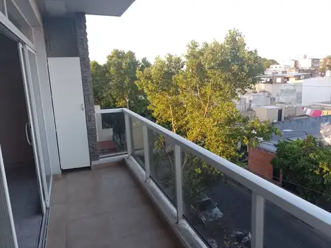 VENTA DEPARTAMENTO 2 AMB CON COCHERA, STOS LUGARES