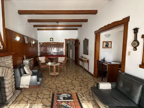 Chalet 4Amb con garage y patio con parrilla
