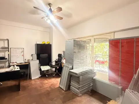 VENDE 3 AMBIENTES AL FRENTE CON PATIO EN SAN CRISTOBAL