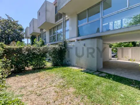 Triplex en Venta 2 Dormitorios en City Bell