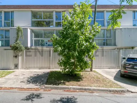 Triplex en Venta 2 Dormitorios en City Bell