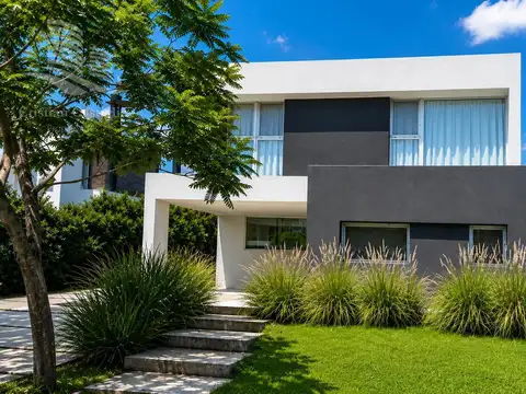 Venta . Casa 4 Ambientes, Dos plantas, Jardín, Pileta - Los Castaños, Nordelta, Tigre