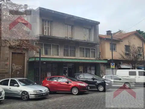 Local comercial con salida a dos calles. Ideal Supermercado