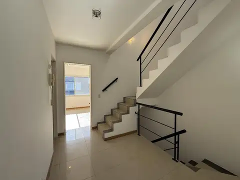 Alq PH tipo Casa 4 Amb San Isidro Beccar c/Pileta y Cochera en Condominio