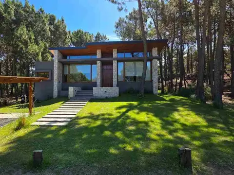 VENTA CASA VILLA ROBLES 4 AMBIENTES