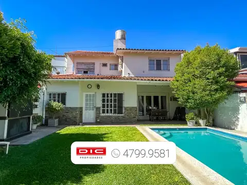 Chalet 4 dormitorios Venta - Olivos-Golf