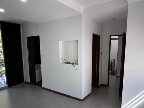 Casa en Venta con 4 cocheras