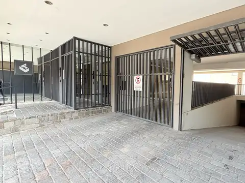 Oficina en Alquiler con 1 cochera