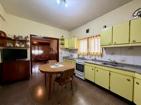 Casa 3 ambientes con 2 baños