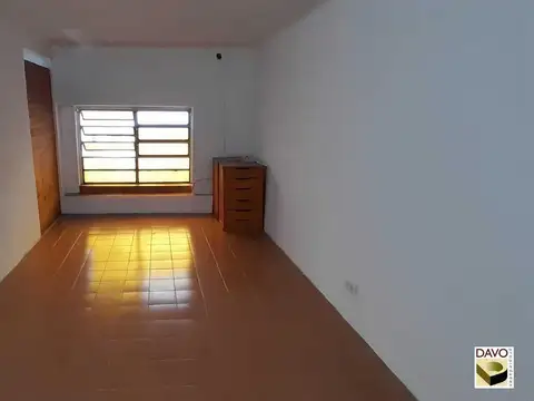 Comodo 3 amb. al frente sin expensas  La Isla de Paternal