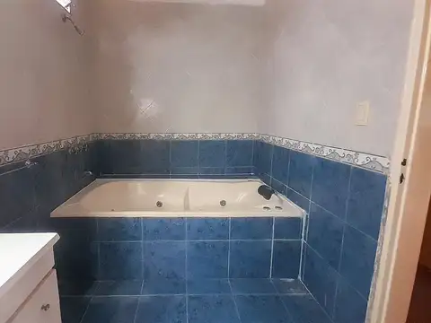 Depto Tipo Casa en Alquiler con 1 cocheras