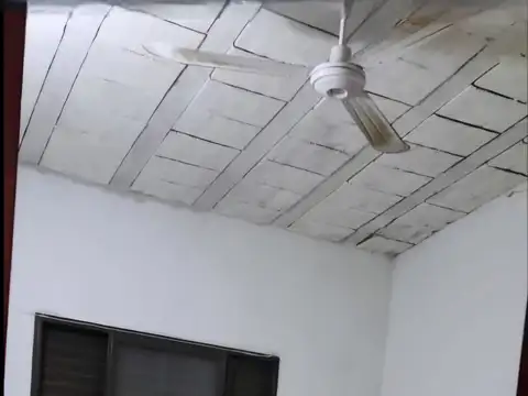 Casa 5 ambientes con 1 baño