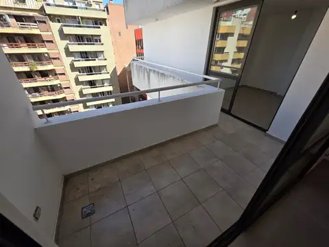 ALQUILER - DEPARTAMENTO UN DORMITORIO AMPLIO CON BALCON EXTERNO